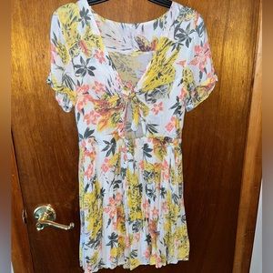 NWOT Free People Floral Dress with Cutout Detail in Midsection. Size 6